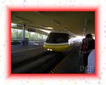 M0010708 * Monorail Yellow coming in for a pickup * 2592 x 1944 * (1.87MB)